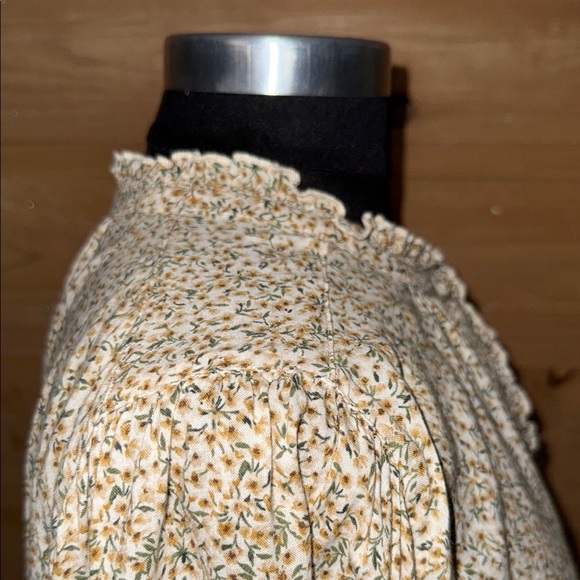Floral Cream Women's Top ruffled neckline , wrists & button front cottagecore - Picture 7 of 14